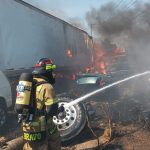 PC Estatal atiende incendio en negocio de grúas Tarímbaro