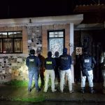 Ejecuta FGE dos cateos en Morelia y asegura mil 800 dosis de metanfetamina