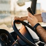 Vigilarán que choferes de Uruapan no usen el celular mientras conducen