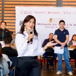 Beca Gertrudis Bocanegra muestra del compromiso con la educación: Gabriela Molina