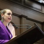 Diputada Sandra Arreola propone “Ley Cazzu” para garantizar movilidad de niñas y niños ante abandono parentalEn el marco del Día Internacional de la Mujer, la diputada y coordinadora del Partido Verde Ecologista de México (PVEM) en el Congreso del Estado, Sandra Arreola Ruiz, presentó un posicionamiento para impulsar la denominada “Ley Cazzu”, una iniciativa que busca garantizar el derecho a la movilidad de niñas, niños y adolescentes cuando exista abandono parental.
