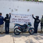 Aseguran cuatro vehículos con reporte de robo y alteraciones en sus medios, en Apatzingán