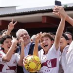 Inicia Bedolla entrega de 202 mil pares de tenis a estudiantes de secundaria